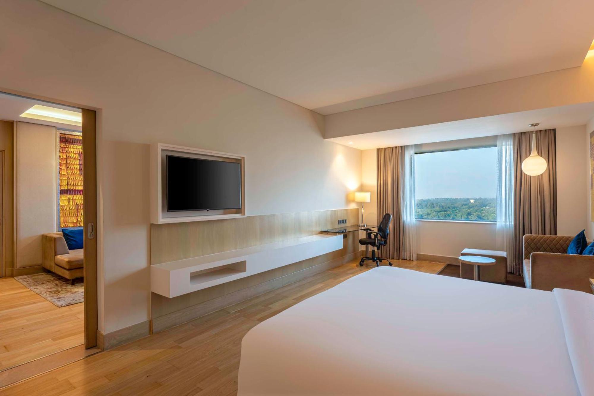 Radisson Gurugram Udyog Vihar Hotel Gurgaon Exterior photo