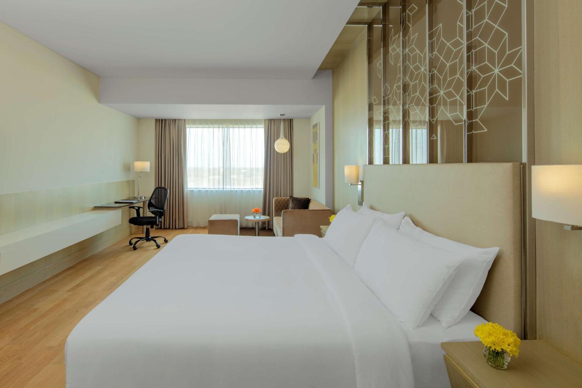 Radisson Gurugram Udyog Vihar Hotel Gurgaon Exterior photo