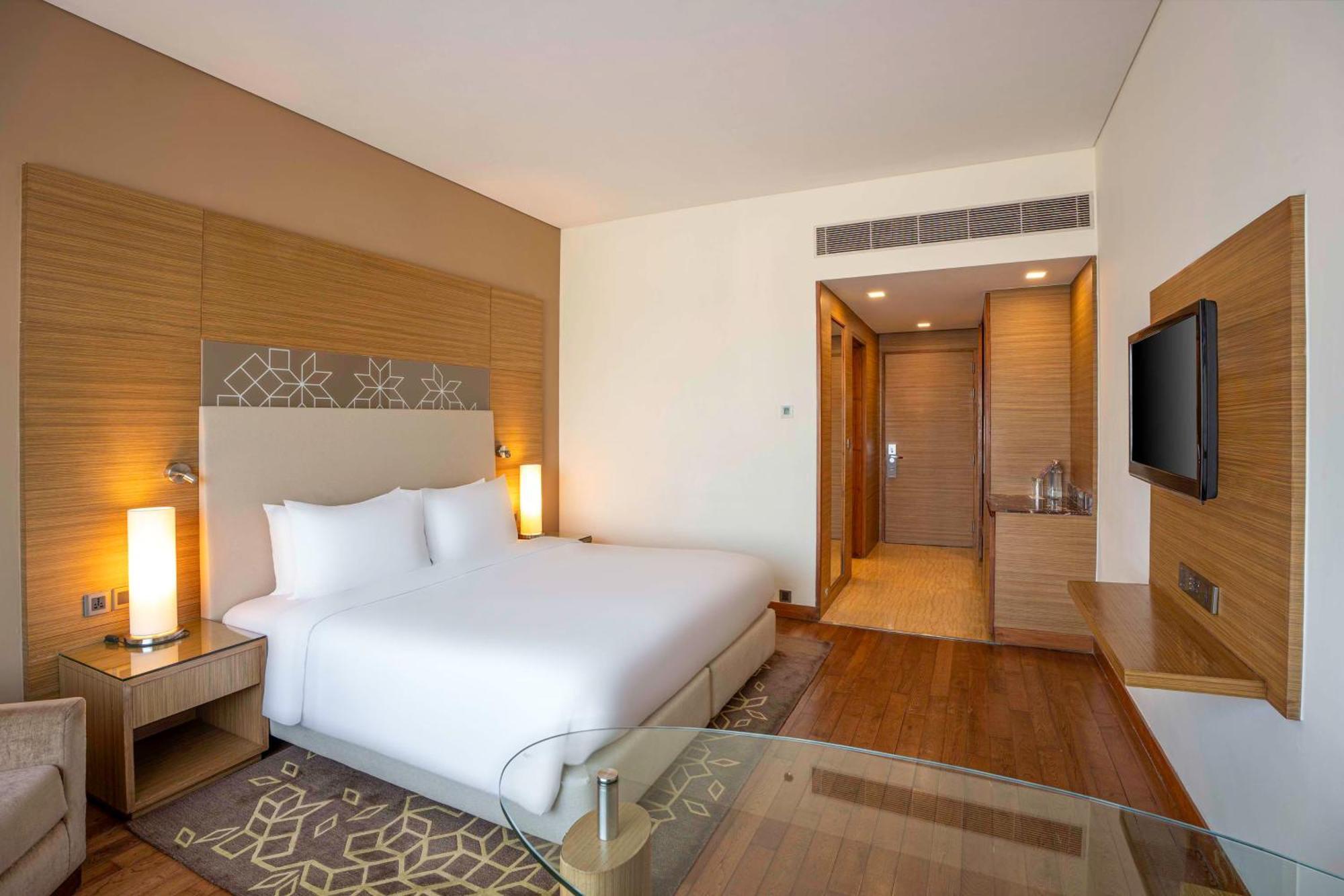 Radisson Gurugram Udyog Vihar Hotel Gurgaon Exterior photo