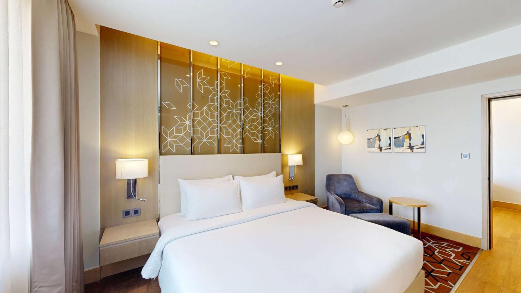 Radisson Gurugram Udyog Vihar Hotel Gurgaon Exterior photo